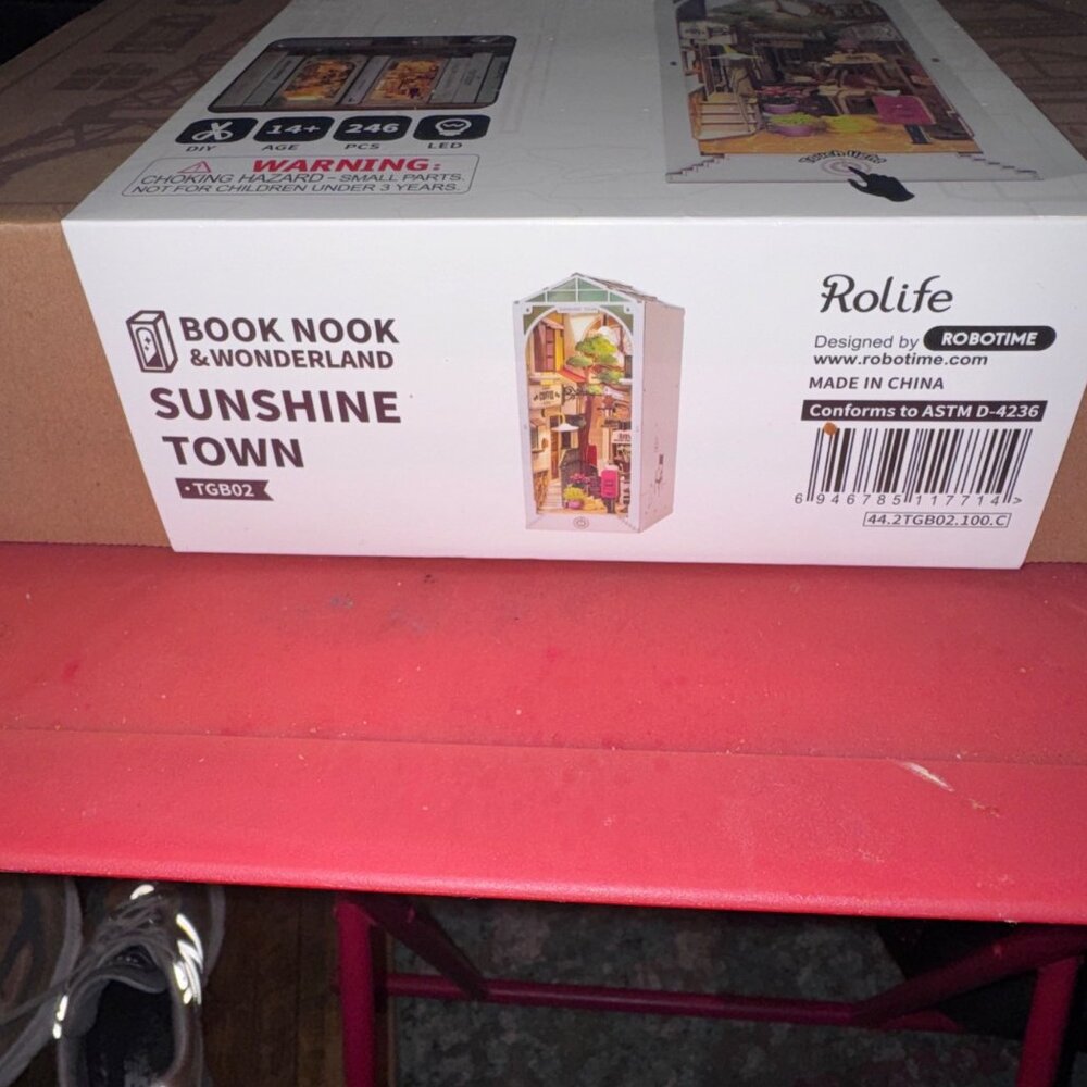 Rolife Book Nook & Wonderland Sunshine Town DIY Miniature Scene Kit - Picture 4 of 4